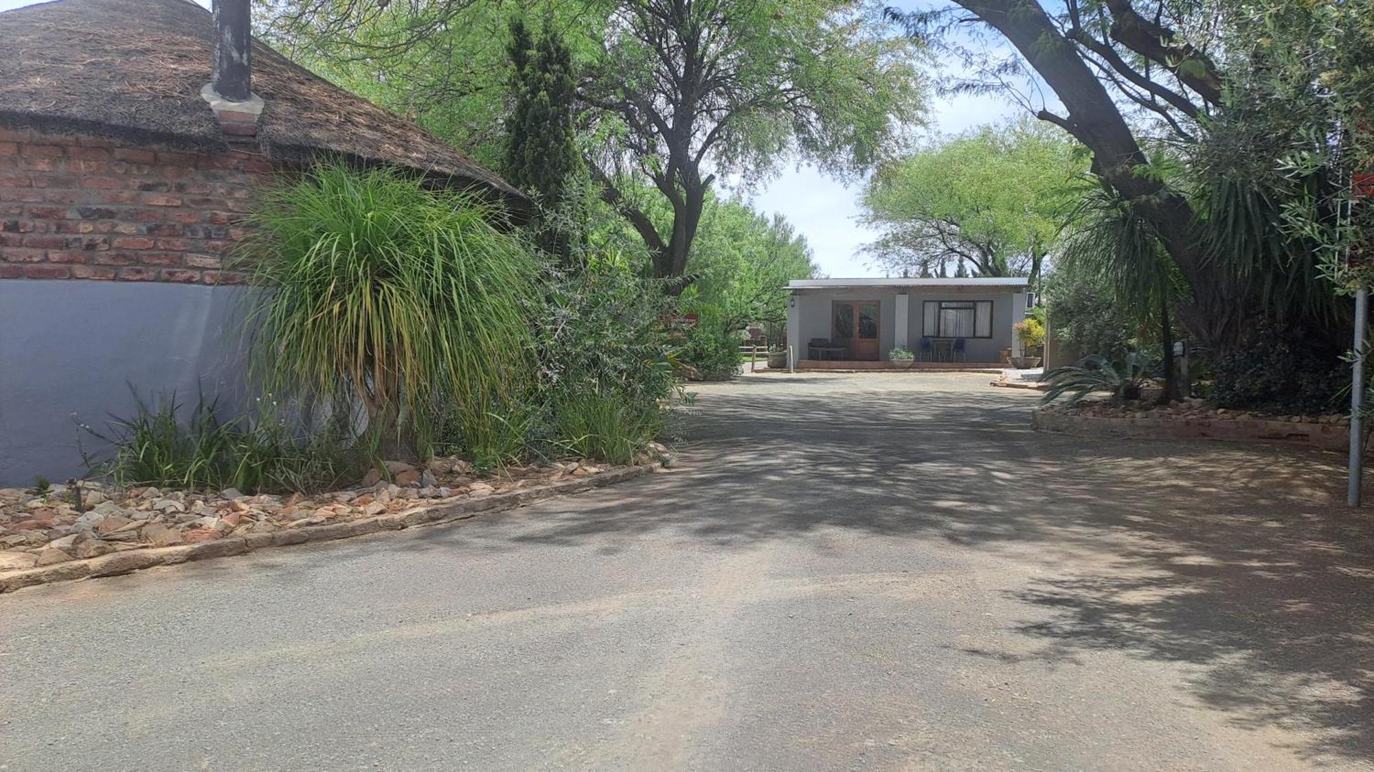 Calvinia African Dawn B&B المظهر الخارجي الصورة